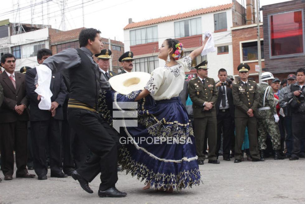 Ejército rinde homenaje a la Bandera del Perú