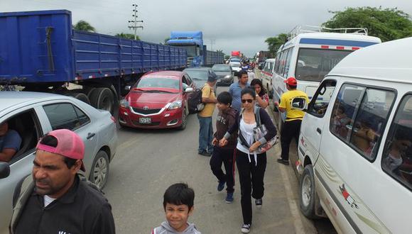 ​Nuevo Chimbote: Pobladores bloquean tramo de la Panamericana exigiendo acciones contra El Niño