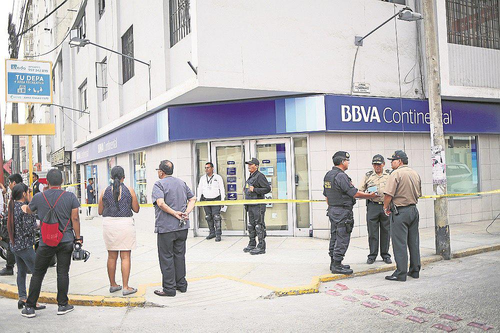 Breña: Roban banco y se llevan S/60 mil en 40 segundos