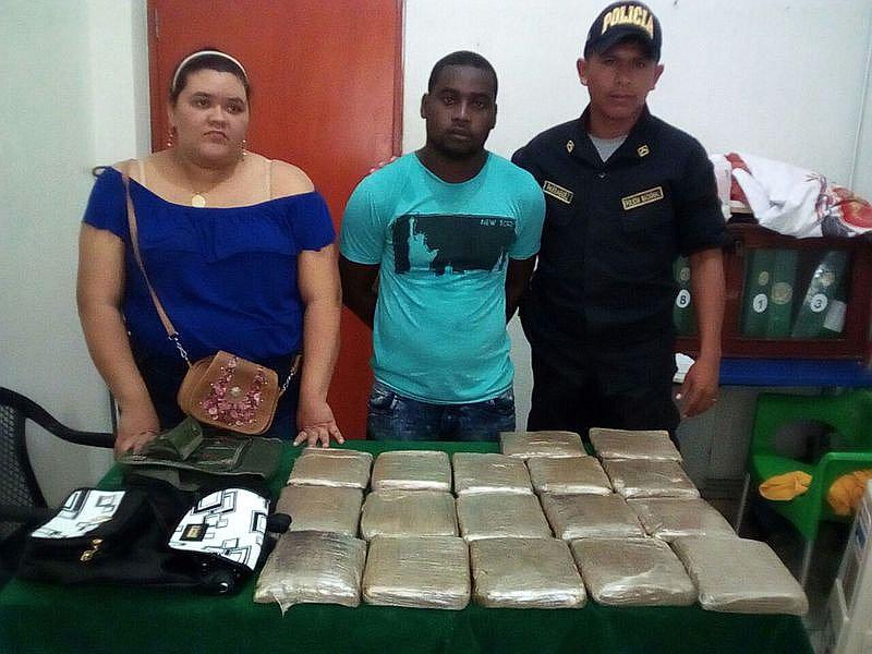 Tumbes: Dos colombianos caen con droga en Aguas Verdes