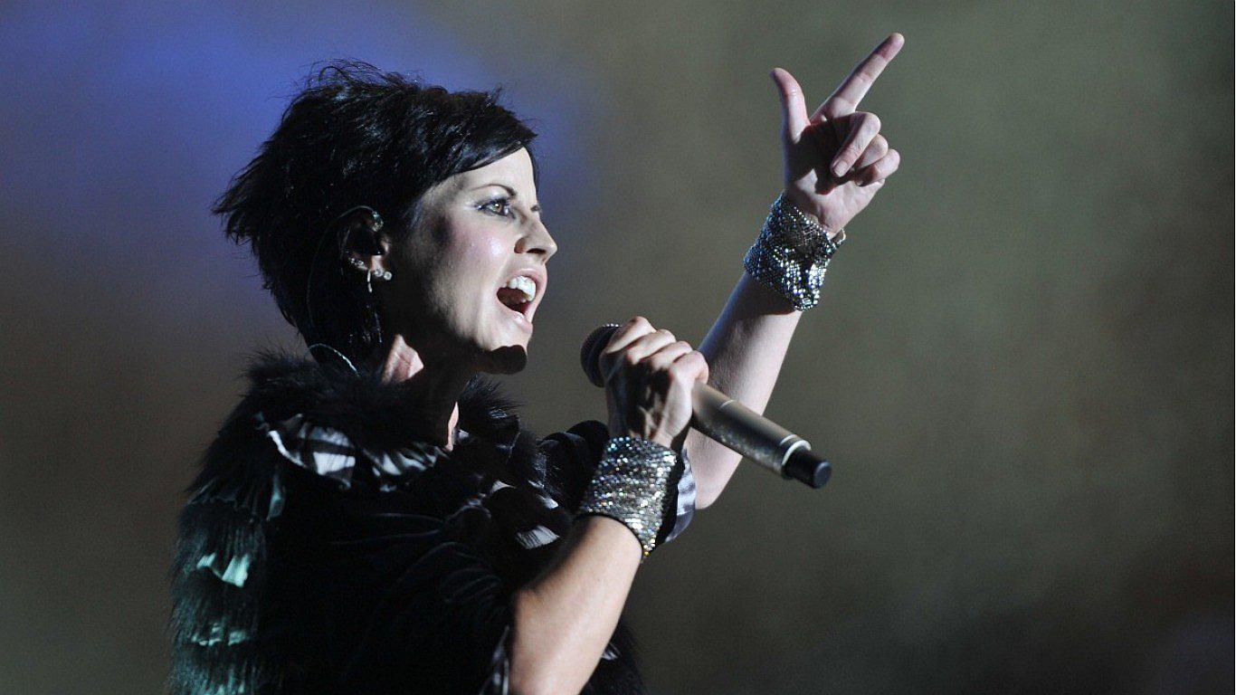 Conmoción por muerte de Dolores O'Riordan, voz de The Cranberries (VIDEO)