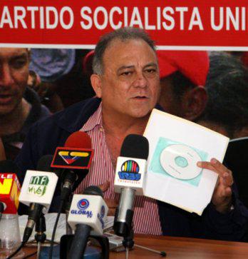 "Álvaro Uribe conoce plan paramilitar contra Chávez"