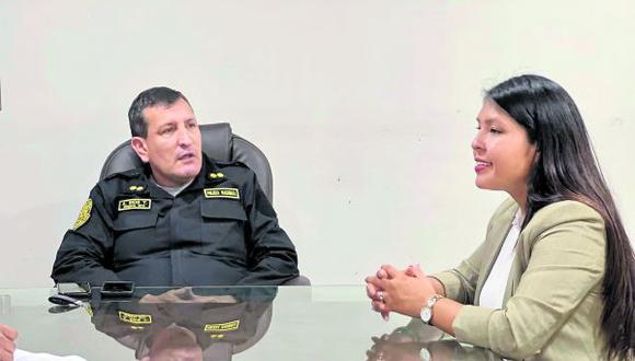 Carolina Velasco dice que gestión de general Augusto Ríos no estaría dando resultados. Comando Policial convocó a oficial a Lima y no se descarta su cambio.