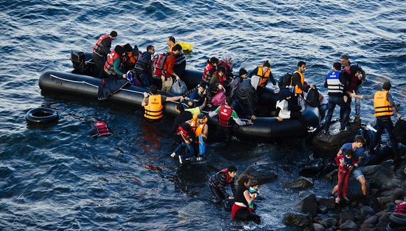 Una mujer, un bebé y una niña migrantes se ahogan cerca de la isla de Lesbos