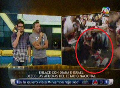 Perú vs. Chile: Perrito peruano destroza muñeco chileno 