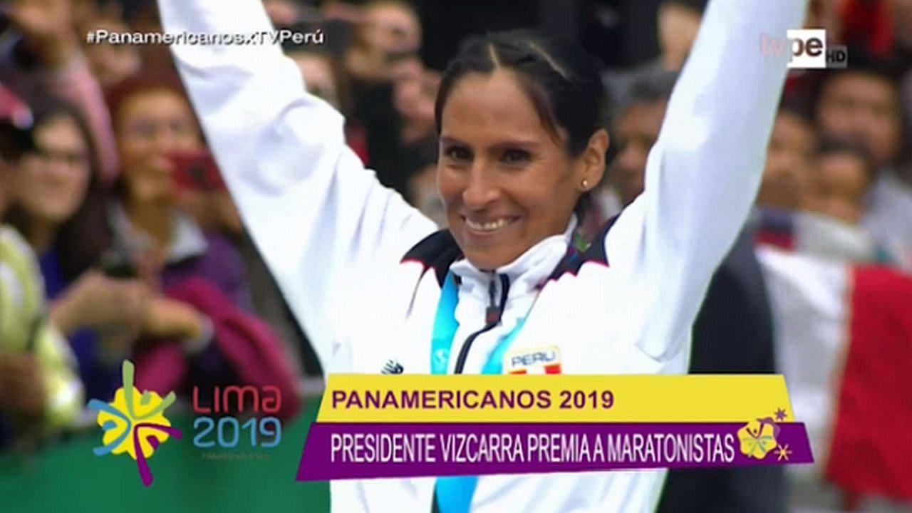 Orgullo Nacional: Martín Vizcarra puso la medalla de oro a Gladys Tejeda (VIDEO)