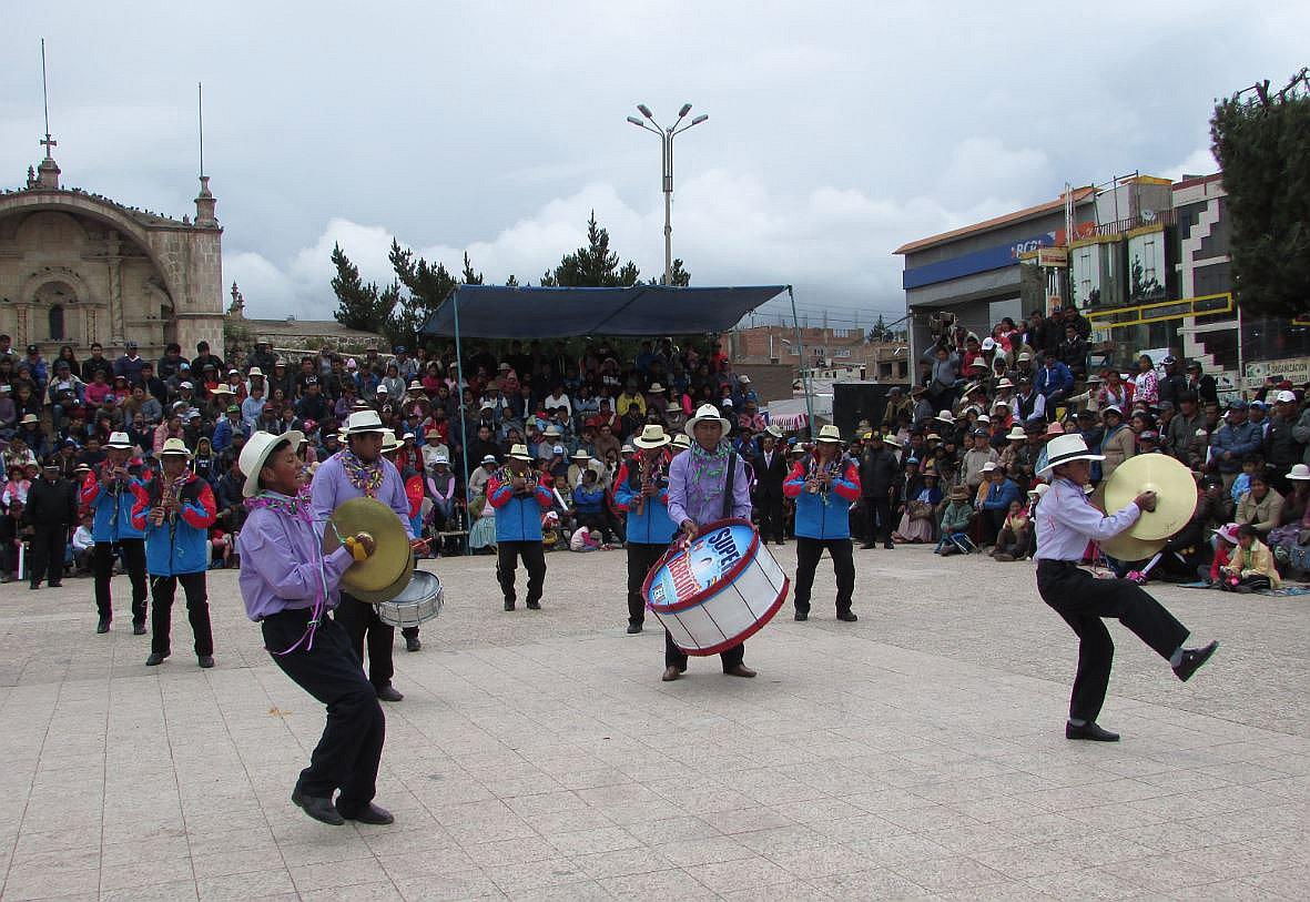 Juliaca: tarkadas y pinquilladas se lucieron en concurso de "Viva lo Nuestro"     