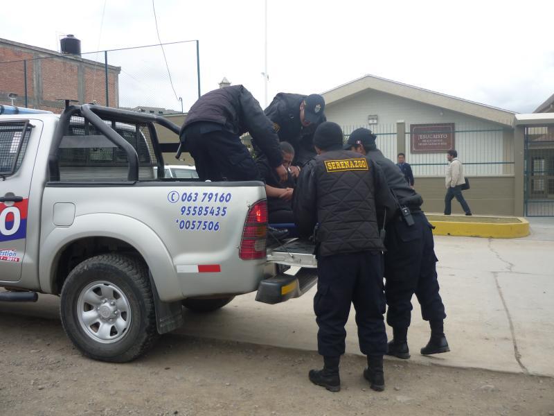 Chofer se lía a golpes con  pasajeros borrachos