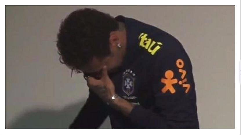 Neymar se va de conferencia de prensa en medio de lágrimas (VIDEO)