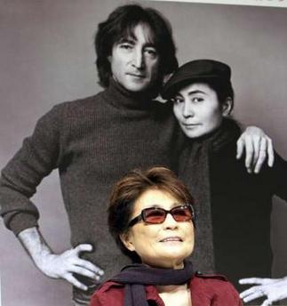 Yoko Ono da el salto al mundo de la moda inspirada en John Lennon