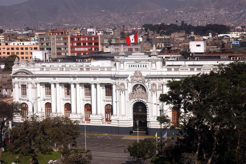 El Congreso también arremete contra el TC por deuda agraria