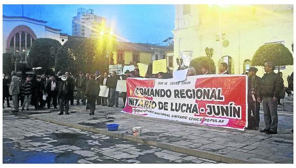 Sindicatos de Huancayo salen a marchar exigiendo renuncia de congresistas 