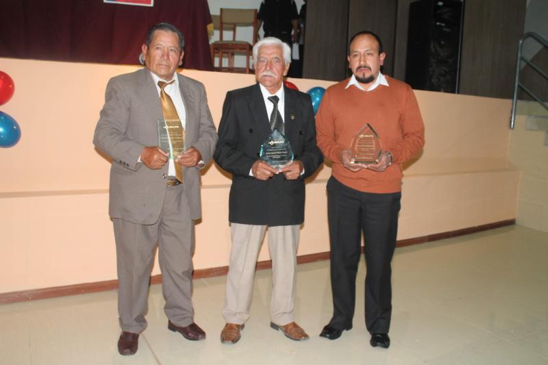 Reconocen a actores y cantantes de Huancavelica 