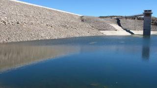 Tienen represa, pero no usan agua y cultivos se secan en Polobaya