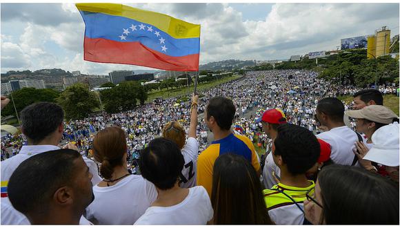 "Toma de Venezuela": Miles de opositores muestran su fuerza y marchan contra Nicolás Maduro (VIDEO)