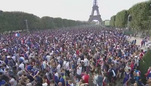 Miles de personas celebran en los Campos Elíseos el título mundial de Francia (VIDEO)