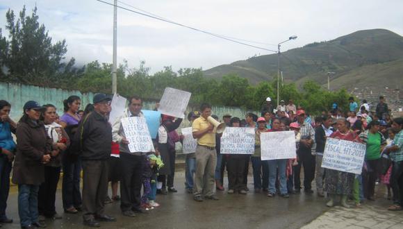 Estudiantes del Velasco Alvarado padecen por falta de aulas