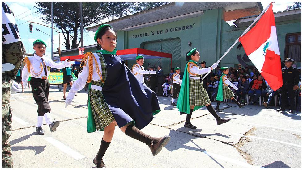 ​Fiebre de selección también llegó a desfile por aniversario de Chilca (FOTOS)