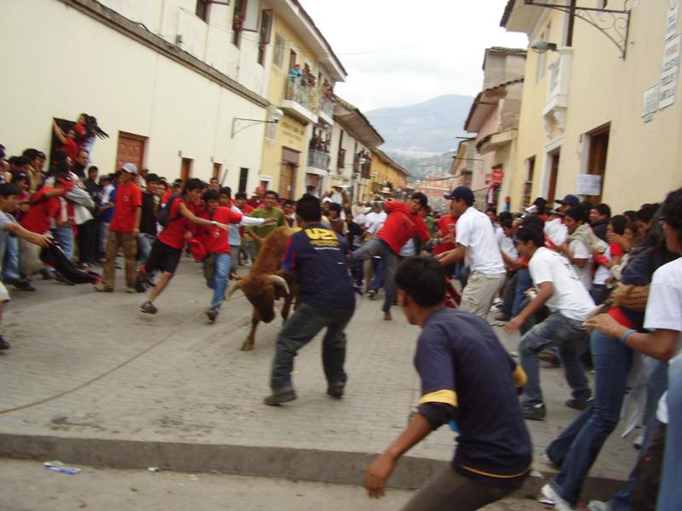 Miles esperan el 'Jala Toro' por Sábado de Gloria en Ayacucho