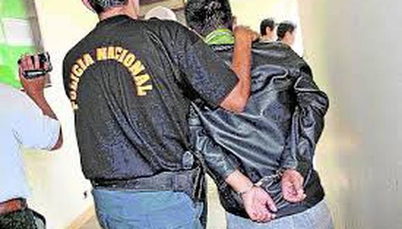 Intervienen a dos policías por robo de celular en Chiclayo