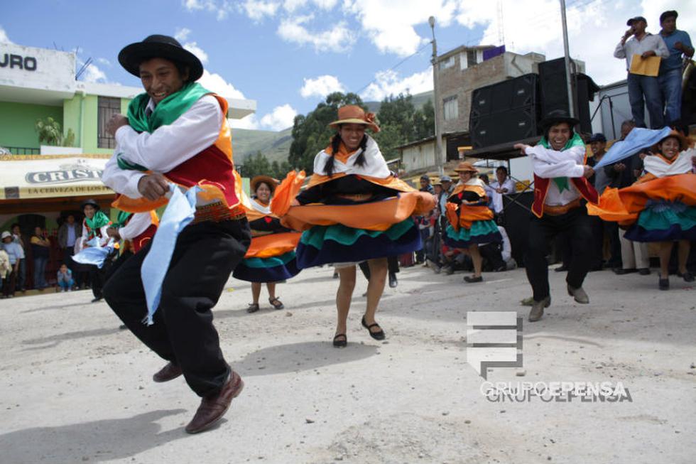 FOTOS: Huaylarsh se goza en distrito de Chupuro