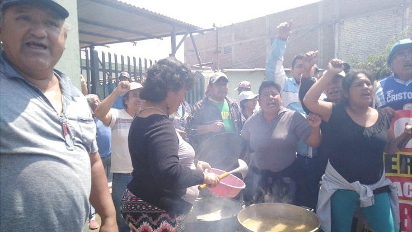 Tumaneños hacen olla común como protesta de la nueva administración 