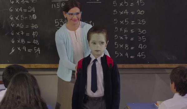 Facebook: Mira la emotiva campaña contra el bullying protagonizada por niño "extraterrestre" (VIDEO)