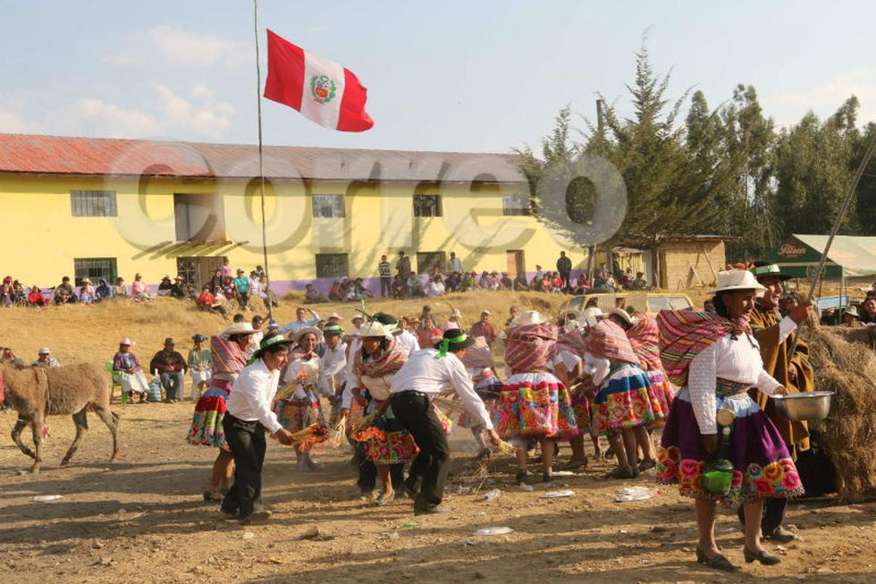 Así celebran humanos y animales en fiesta de Santiago (FOTOS)