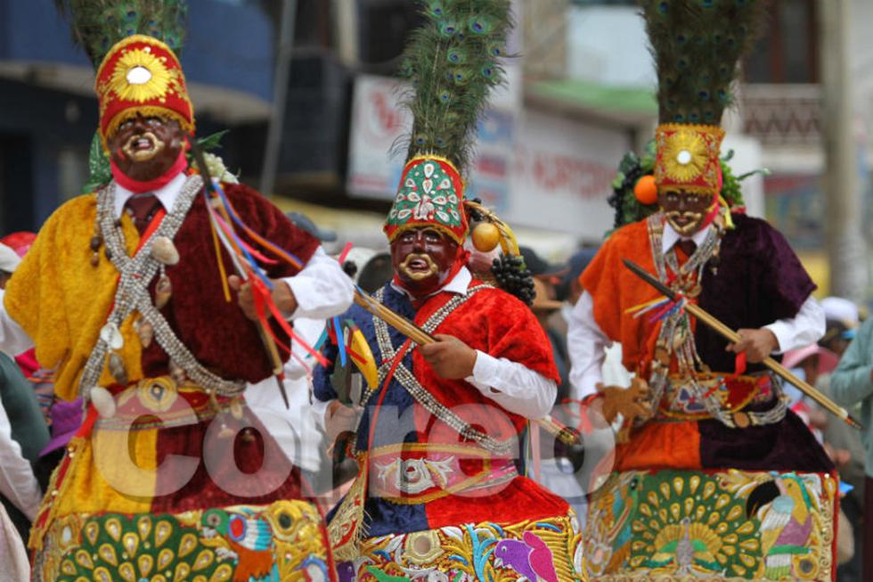 Los Shapis demuestran  devoción por la santísima 'Cruz de Mayo' (FOTOS)