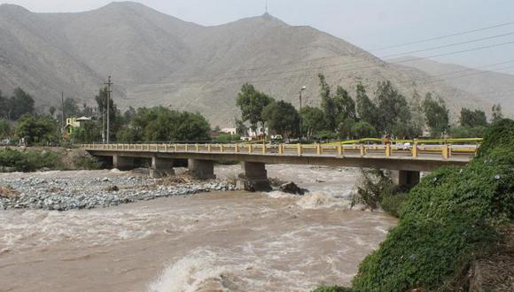 Puente en Girasoles en Chosica sufre daños por caudal del río Rímac