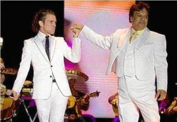 Muestra anillo y confirma próxima boda