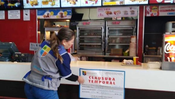 Restaurante de comida rápida en Jesús María incumple normas de salubridad y municipio lo clausura