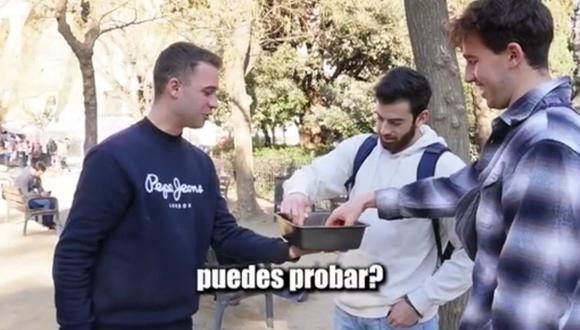 Español invita pollo a la brasa a extranjeros. (Foto: composición EC)