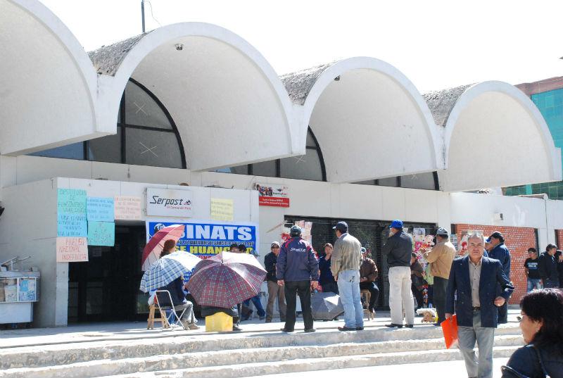 Trabajadores de Servicio Postal persisten en su cuarto día de huelga 