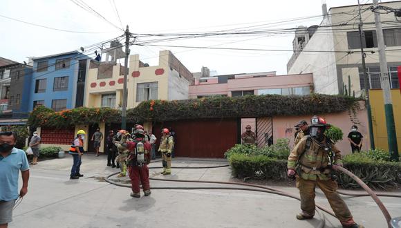 Incendio en una vivienda ubicada en Jr. Marcelino Varela y Cdra 9 de la Av. Canada. La Victoria.
Foto: Lino Chipana /GEC