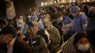 Caos en vacunatorios de Lima y Callao  