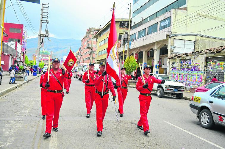 Bomberos de Huancayo celebran 76 años de fundación