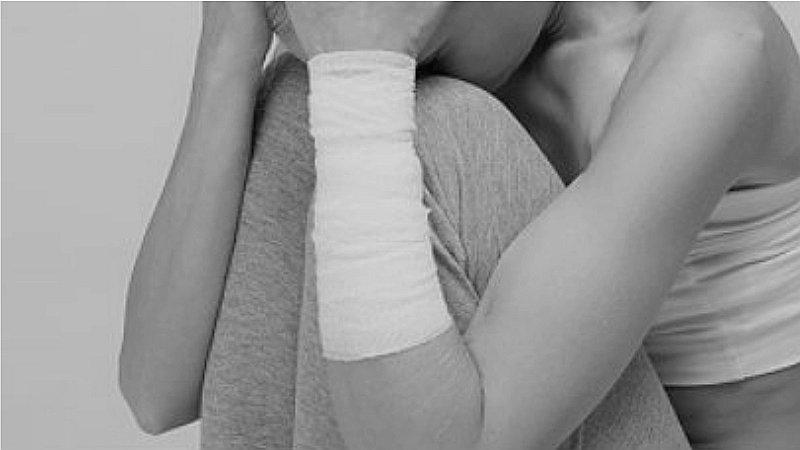 Jóvenes que se autolesionan son más propensos a cometer delitos violentos