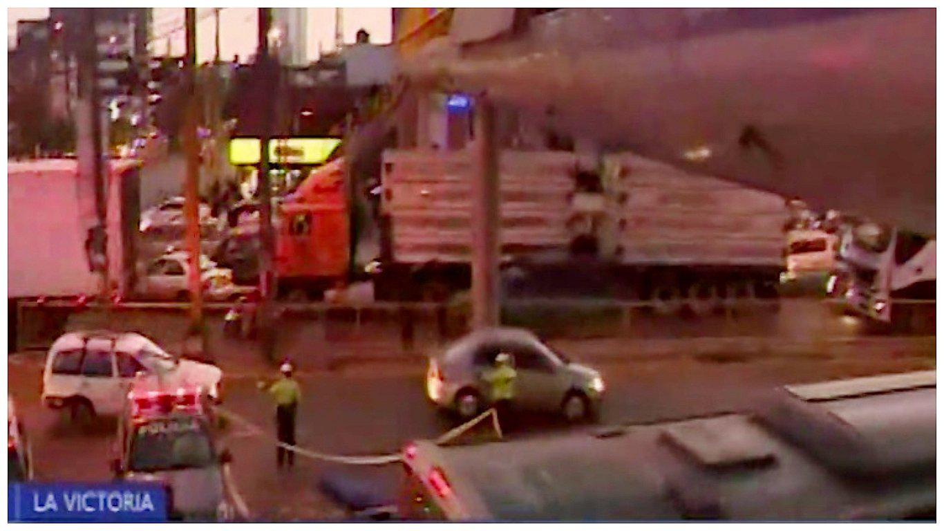 La Victoria: Chofer de bus atropella a anciano y se da a la fuga (VIDEO)