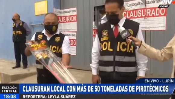 La Policía mostró los productos pirotécnicos que se almacenaba en el local. (Foto: ATV+)