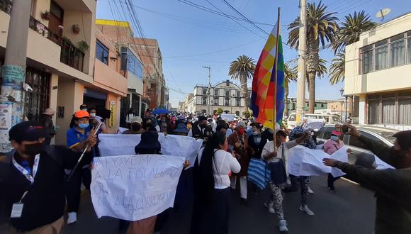 Manifestantes fueron en marcha hasta la Municipalidad Provincial de Tacna.