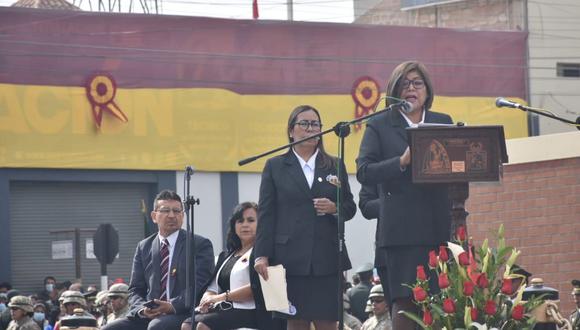 Discurso de orden en representación de la Benemérita Sociedad de Auxilios Mutuos de Tacna estuvo a cargo de Irma Pilco Cayo. (Foto: GEC)