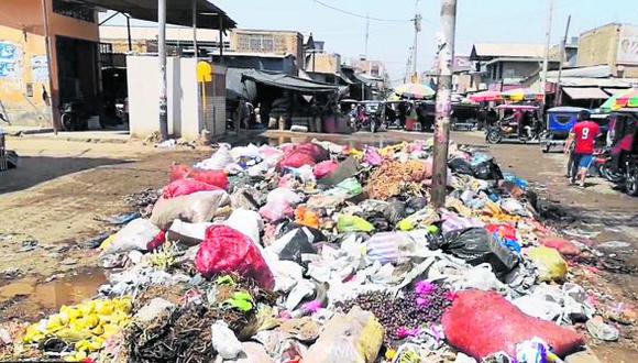 Pese al Estado de Emergencia que declaró el Minam, en el distrito se acumulan toneladas de basura a diario.