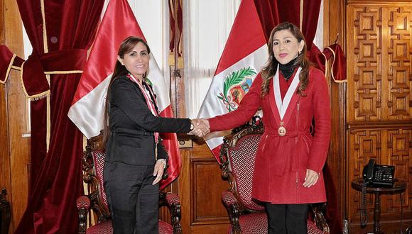 Patricia Benavides y Lady Camones se reunieron en el Congreso. (Foto: Difusión)
