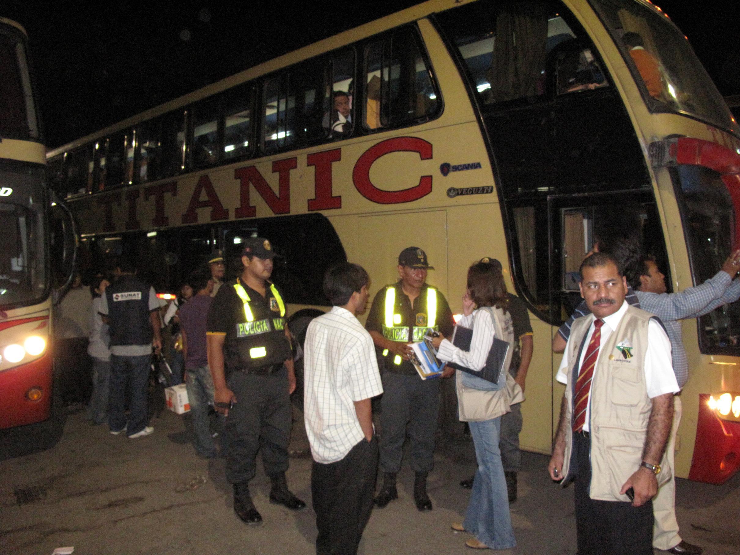 Chiclayo: "Pepean" a dos pasajeros en ómnibus 