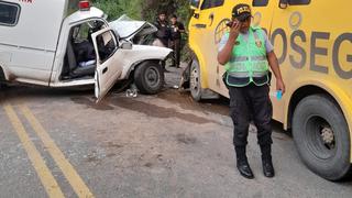 Chofer de ambulancia fallece tras chocar contra camión blindado en Cusco (FOTOS)