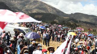 Ayacucho: gran número de asistentes aguardan al presidente Pedro Castillo en Pampa de la Quinua