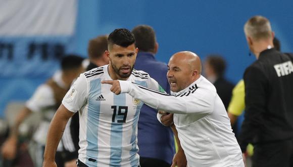 Argentina coach Jorge Sampaoli gestures with Sergio Aguero during the group D match between Argentina and Nigeria, at the 2018 soccer World Cup in the St. Petersburg Stadium in St. Petersburg, Russia, Tuesday, June 26, 2018. (AP Photo/Ricardo Mazalan)