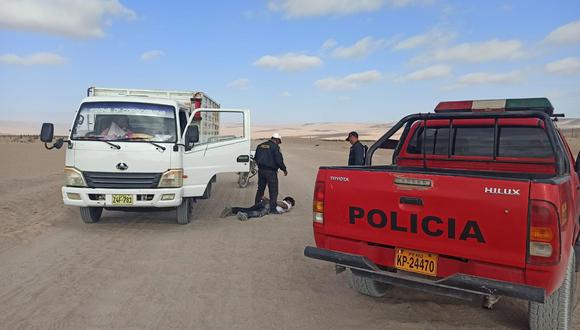 Policías de PVF Santa Rosa detectaron el camión con migrantes apiñados en su tolva y detuvieron a una pareja