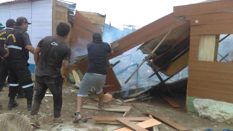 Callao: incendio fuera de control consume viviendas cerca de la Base Naval (VIDEO Y FOTOS)